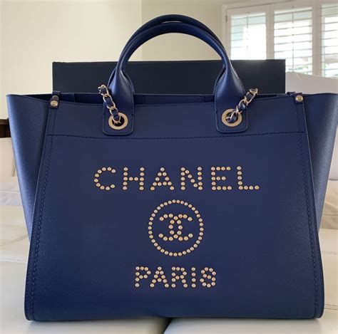 adresse boutique chanel deauville|Chanel deauville tote small.